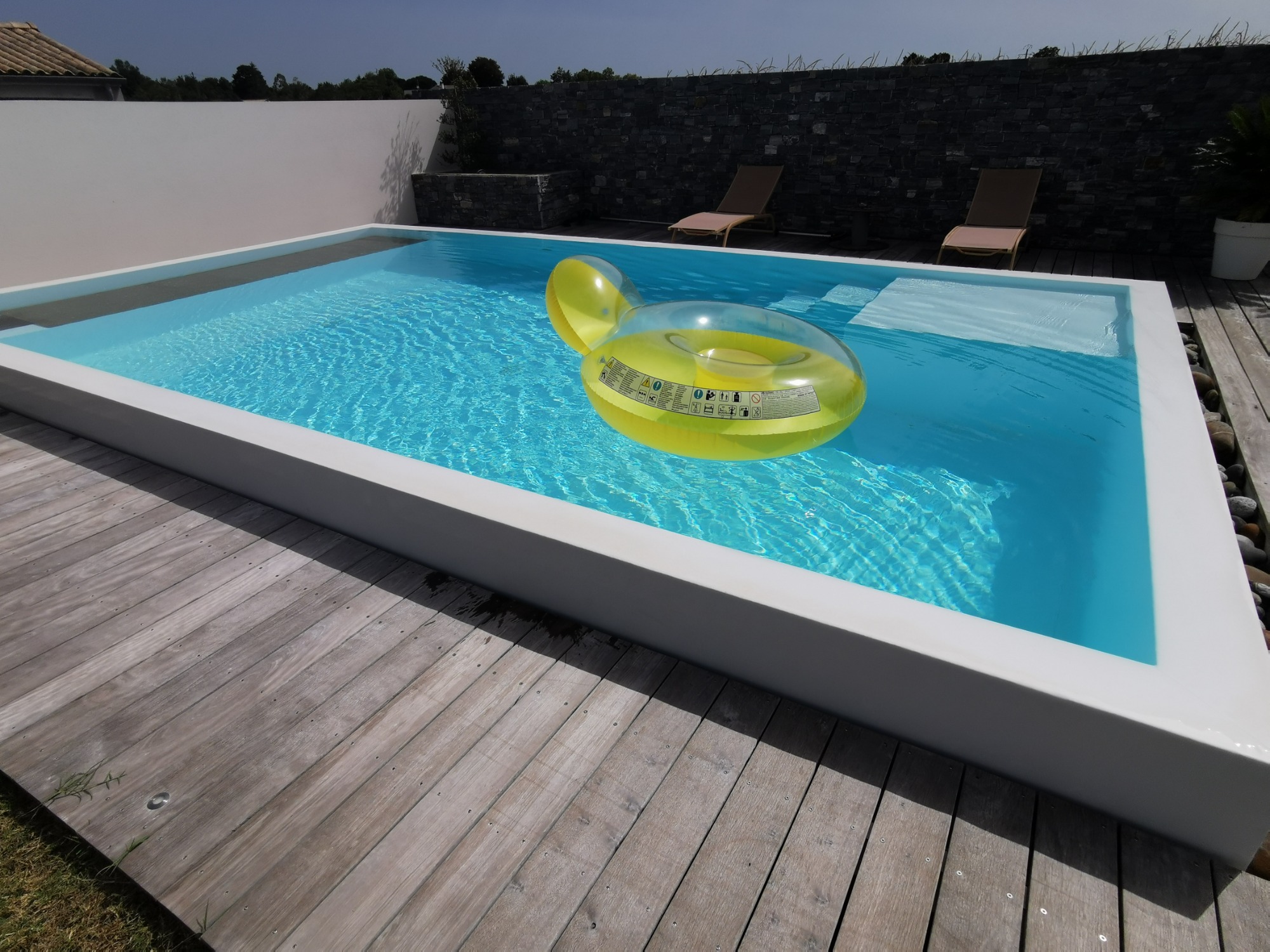 Réalisations de piscines-Construction et rénovation- Piscines du Poitou Découvrez en images les réalisations de Piscines du Poitou : construction et rénovation de piscines sur mesure avec +de 23ans d'expérience